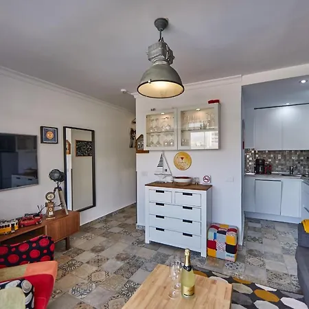 Universe Apartment