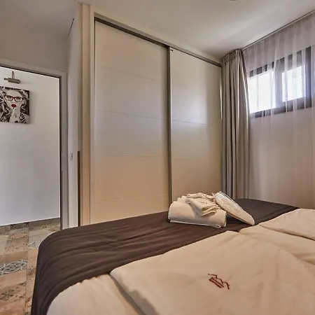 Universe Apartment
