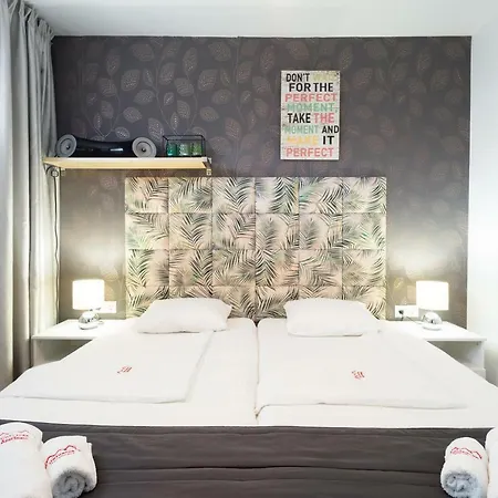 Universe Apartment *