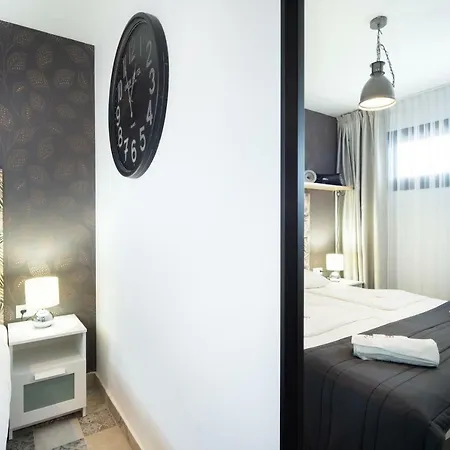 Universe Apartment *