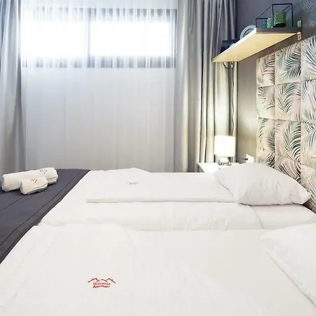 Universe Apartment *